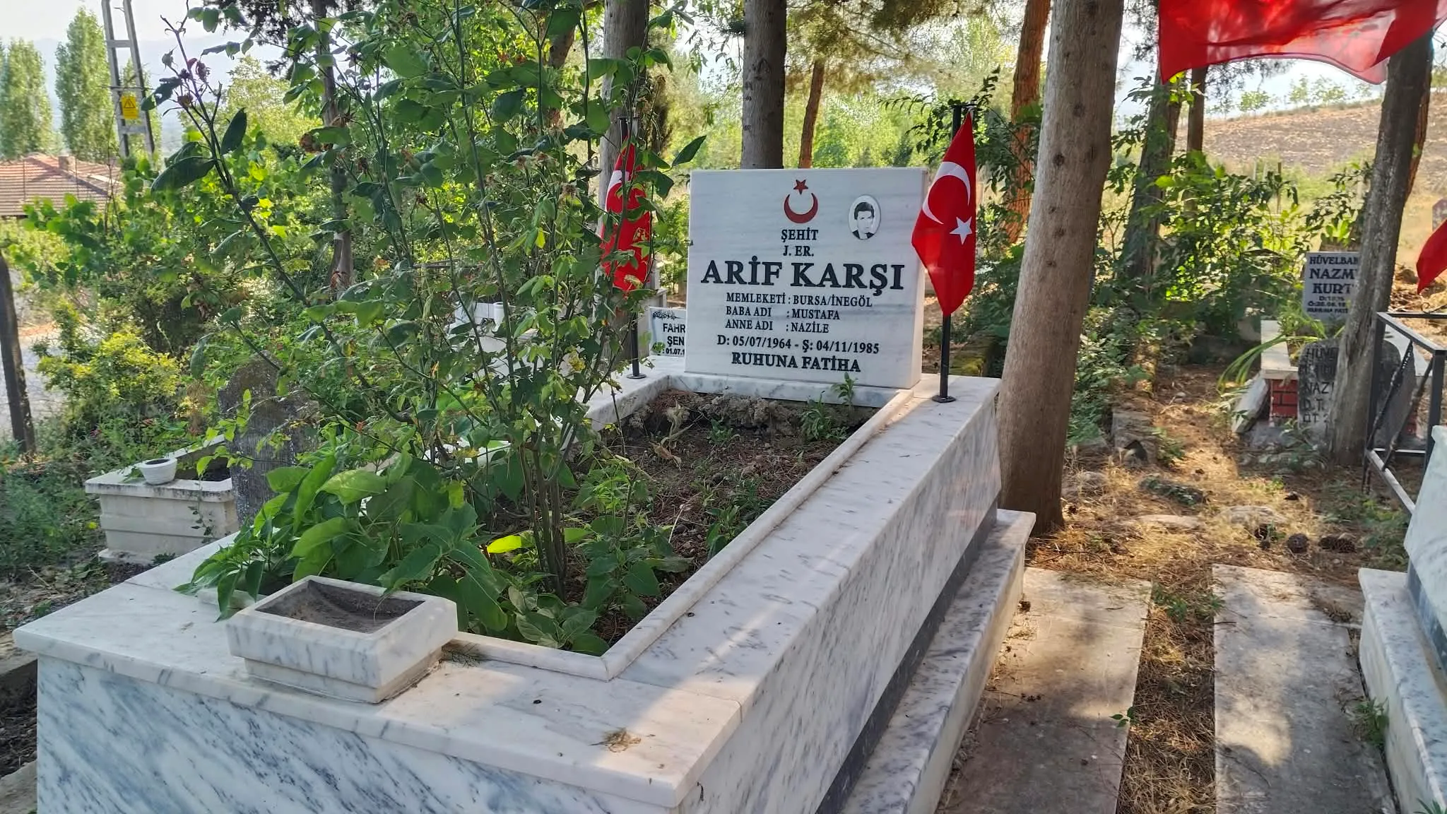 İnegöl'de Yıllardır Bakımını Yapıyorlar; Şehitlere Vefa Göz Doldurdu (2)