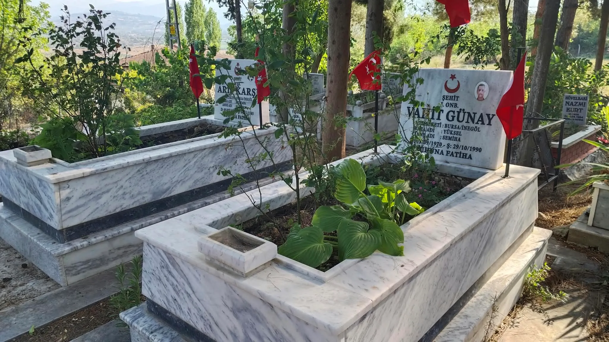 İnegöl'de Yıllardır Bakımını Yapıyorlar; Şehitlere Vefa Göz Doldurdu (3)