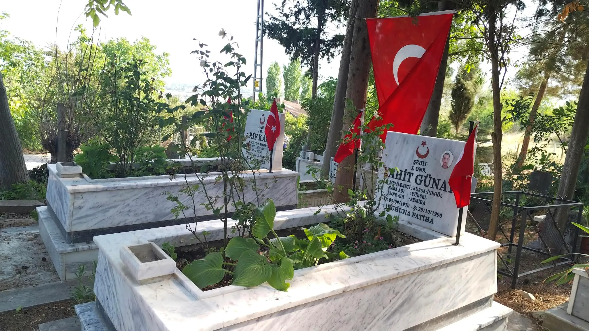 İnegöl'de Yıllardır Bakımını Yapıyorlar; Şehitlere Vefa Göz Doldurdu (4)