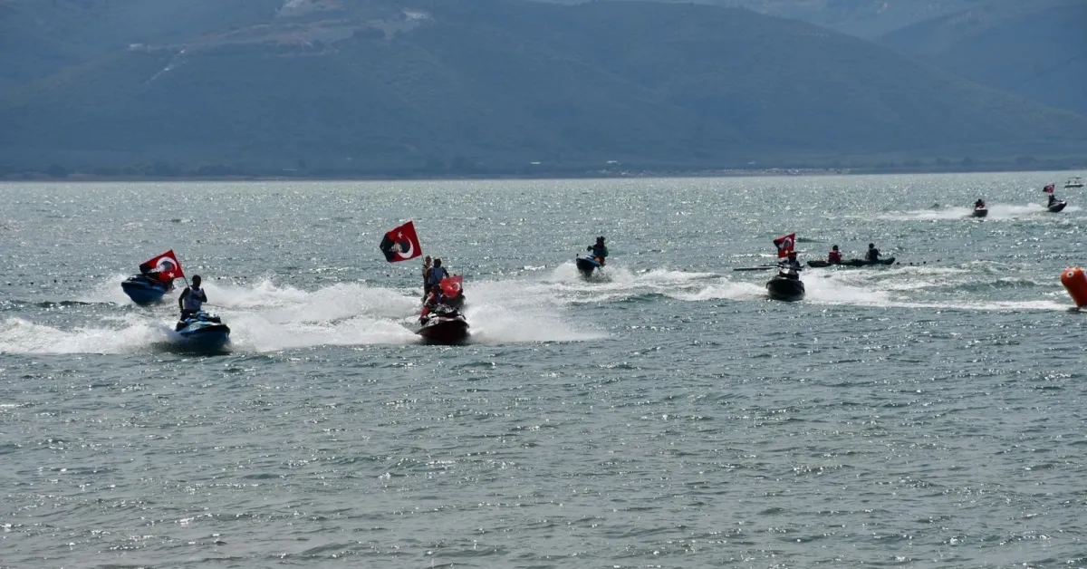 İznik Gölü’nde Motosurf Ve Sujeti Heyecanı Yaşandı (2)