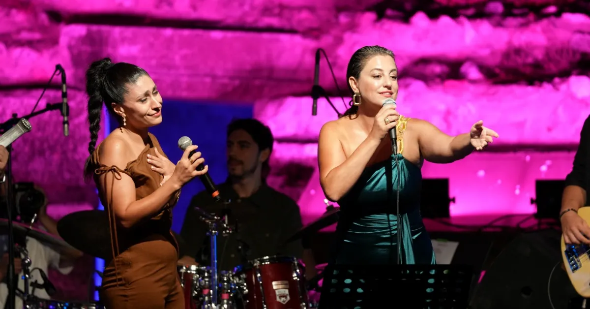 İznik Roma Tiyatrosu’nda Elif Sanchez Ve Dilek Türkan Konseri (1)