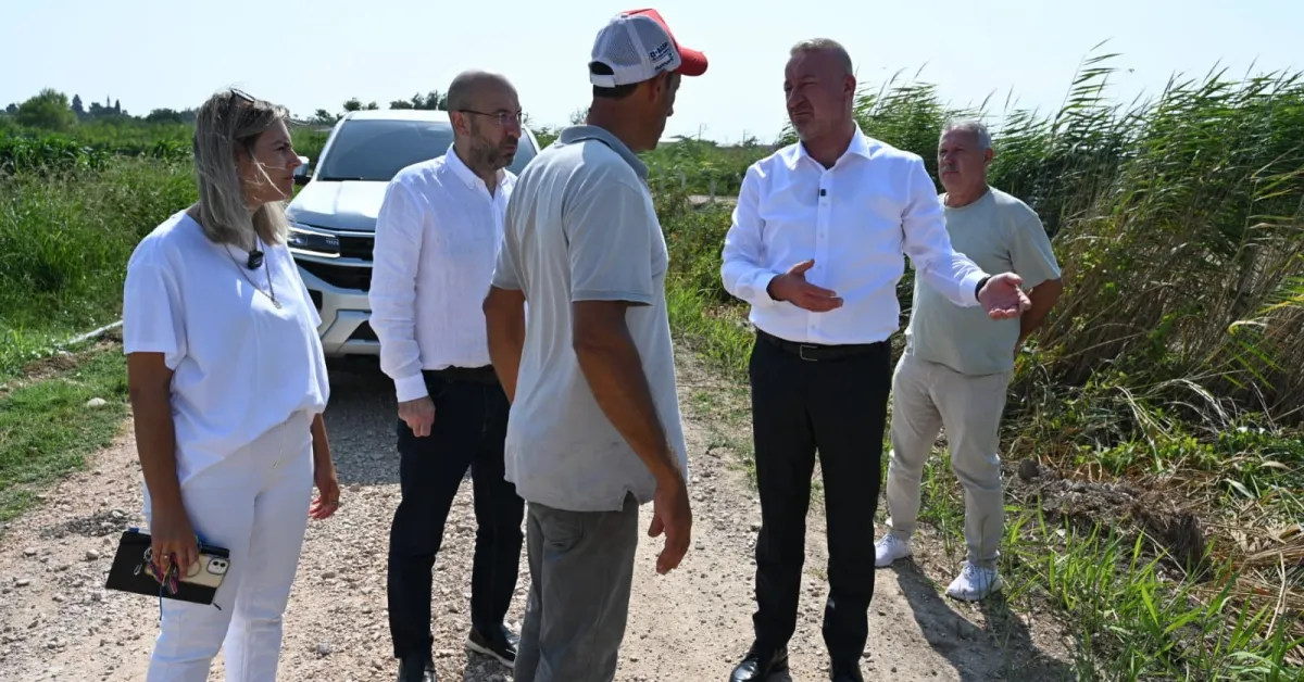Karacabey’de Kırsal Arazi Yollarına Iyileştirme 12 Kilometrelik Çalışma Tamamlandı (6)