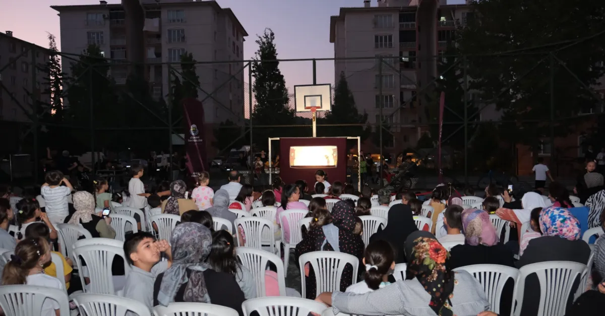 Karagöz’ün Salıncağı İnegöl’de Çocuklar Ve Ailelerle Buluştu (4)