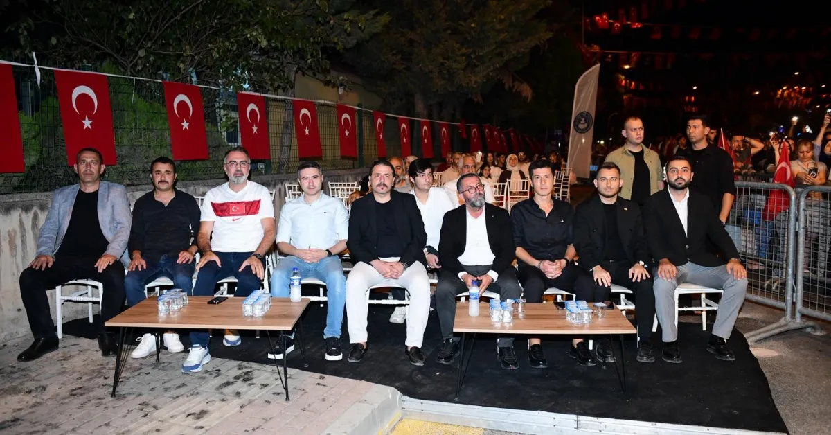 Kestel'de 30 Ağustos Zafer Bayramı Coşkusu Mela Bedel Ve Dj Uğur Başaran Sahne Aldı (2)