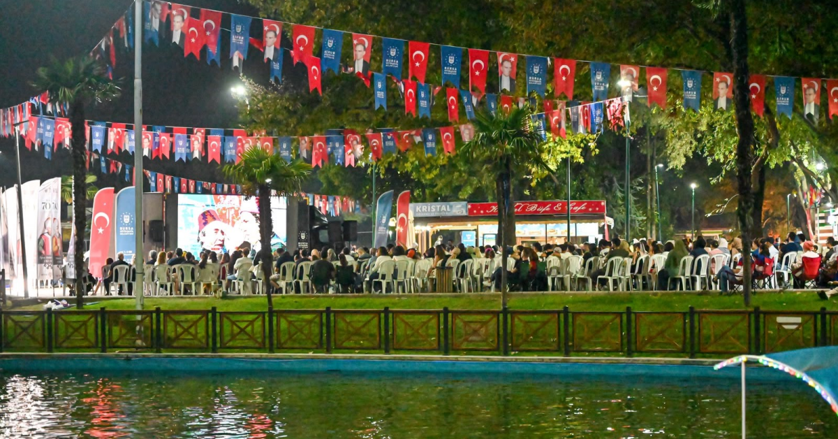 Kültürpark’ta Yeşilçam Gecesi Süt Kardeşler Açık Havada Izlendi (1)