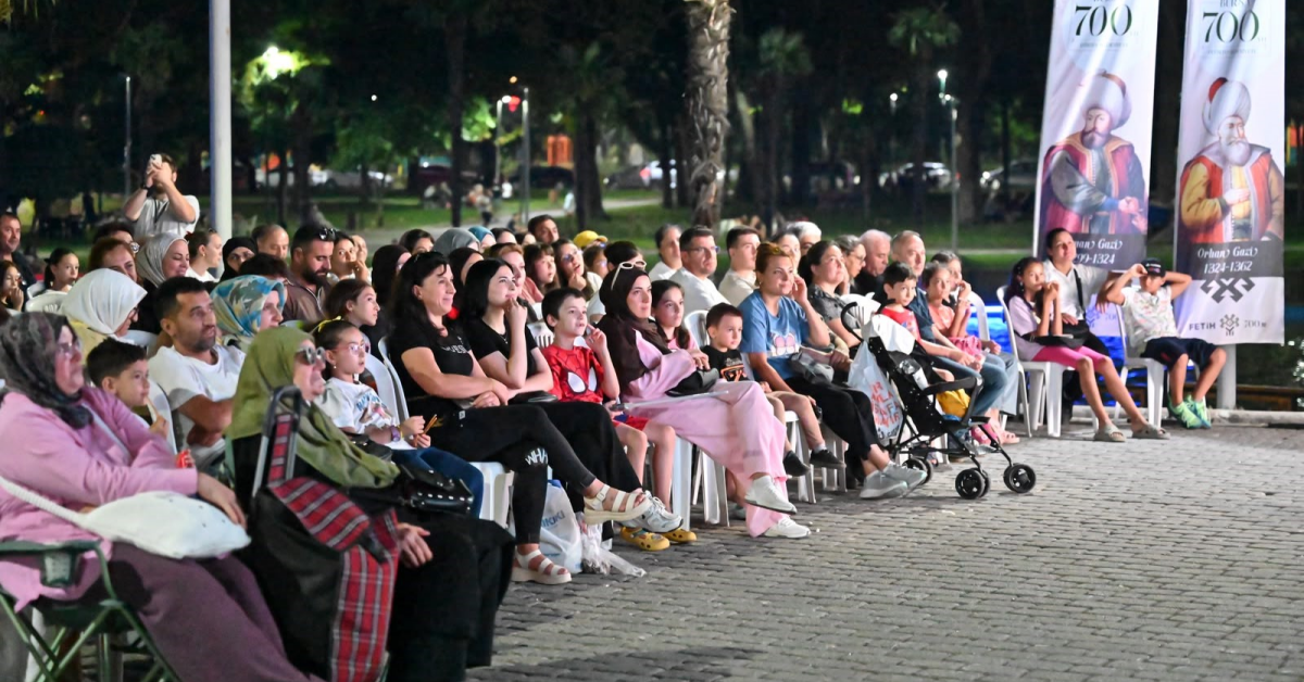 Kültürpark’ta Yeşilçam Gecesi Süt Kardeşler Açık Havada Izlendi (2)