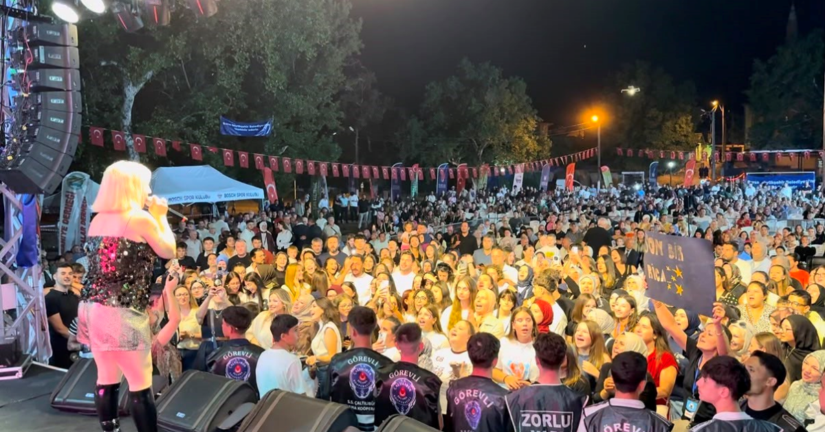 Mustafakemalpaşa’da Festival Coşkusu Geliri Öğrencilere Burs Oluyor (3)