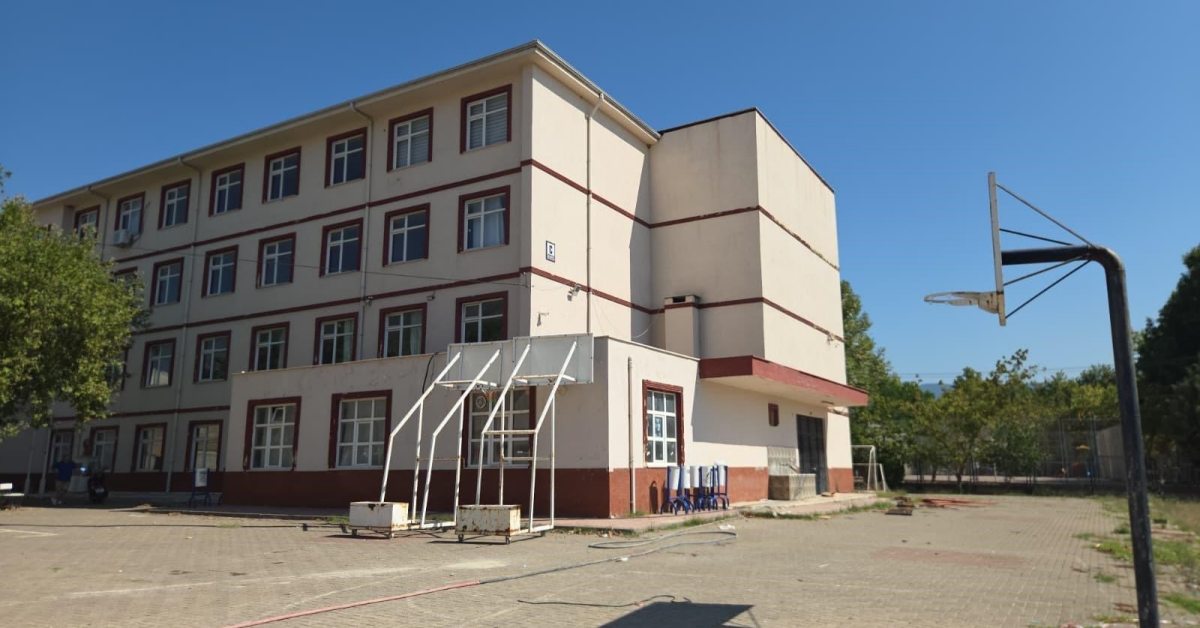 Orhangazi’de Meslek Lisesi Için Dönüşüm Başladı Eski Atölye Ve Sınıflar Yıkılıyor (5)