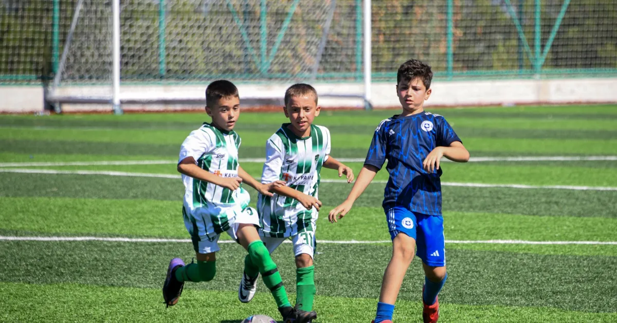 Osmangazi’de Feyyaz Alptuğ Memişoğulları Anısına Futbol Turnuvası Başladı (5)