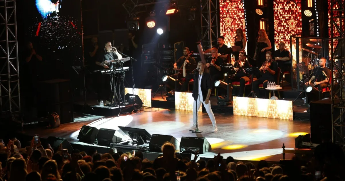 Özcan Deniz Bursa Konserinde Seyirciyle “Ayrılık” Yoklaması Yaptı (2)
