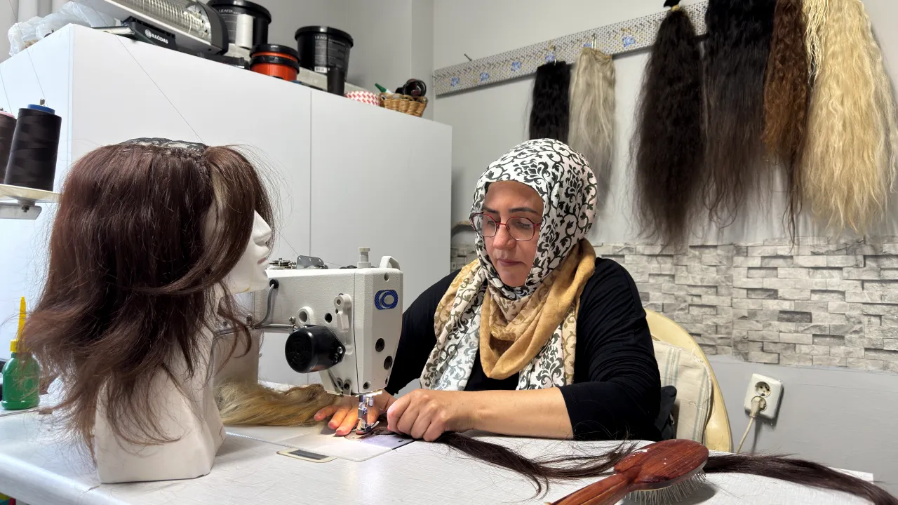12 Yaşında Saçlarını Ve Kulaklarını Kaybetti, Şimdi Kadınlara Umut Oluyor (3)