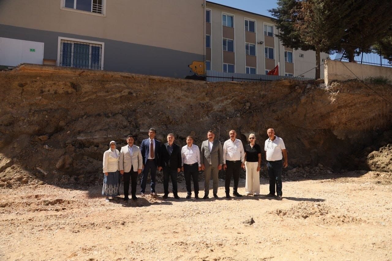 Ak Parti Mudanya’dan Çöken Okul Duvarında Inceleme