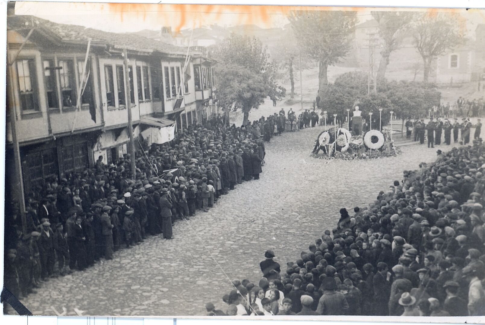 Atatürk İçi̇n İhti̇fal Töreni̇ 21.11.38 Gençgazete