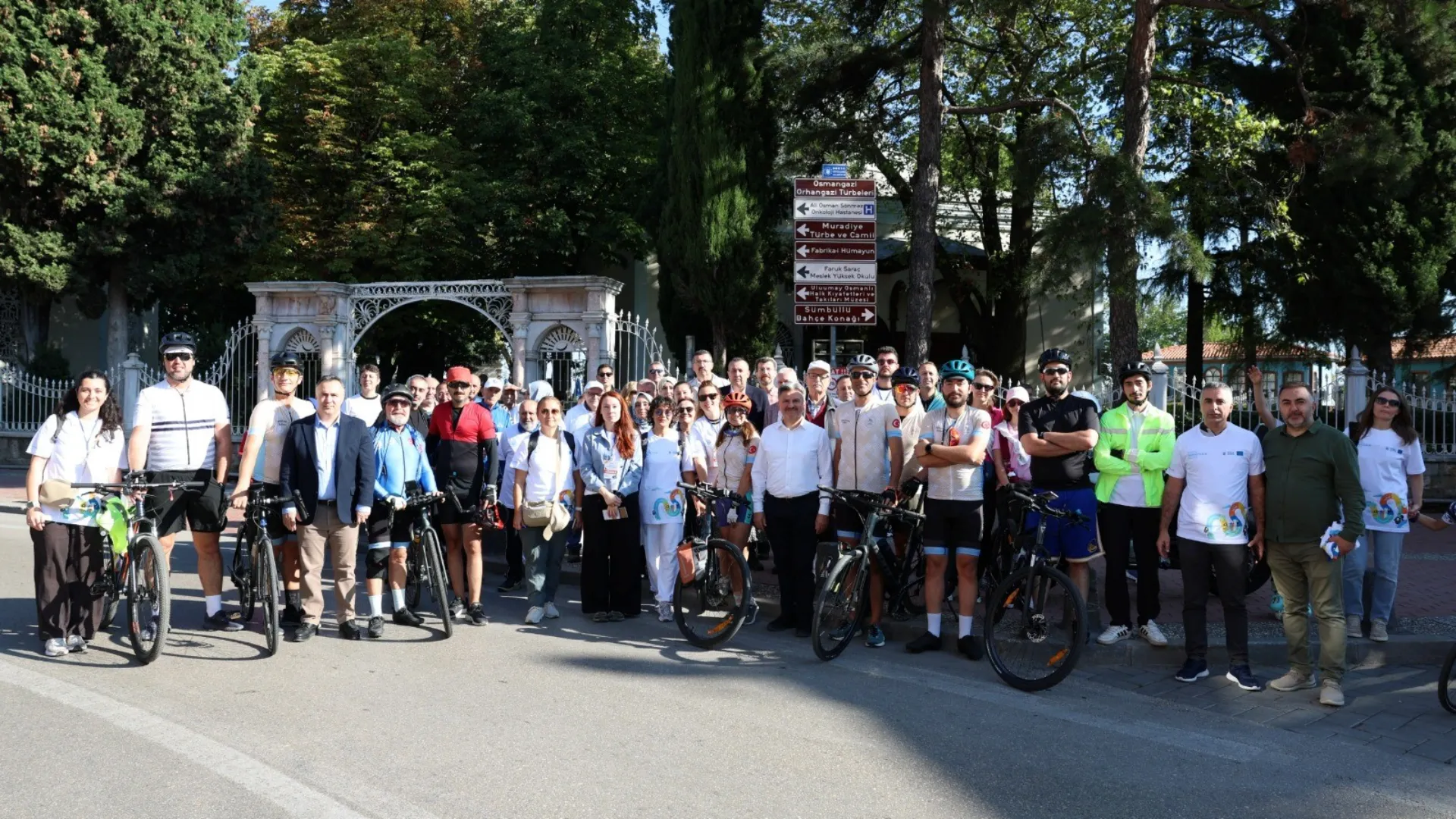 Bursa Atatürk Caddesi’nde Araçların Yerini Yayalar Ve Bisikletliler Aldı (3)