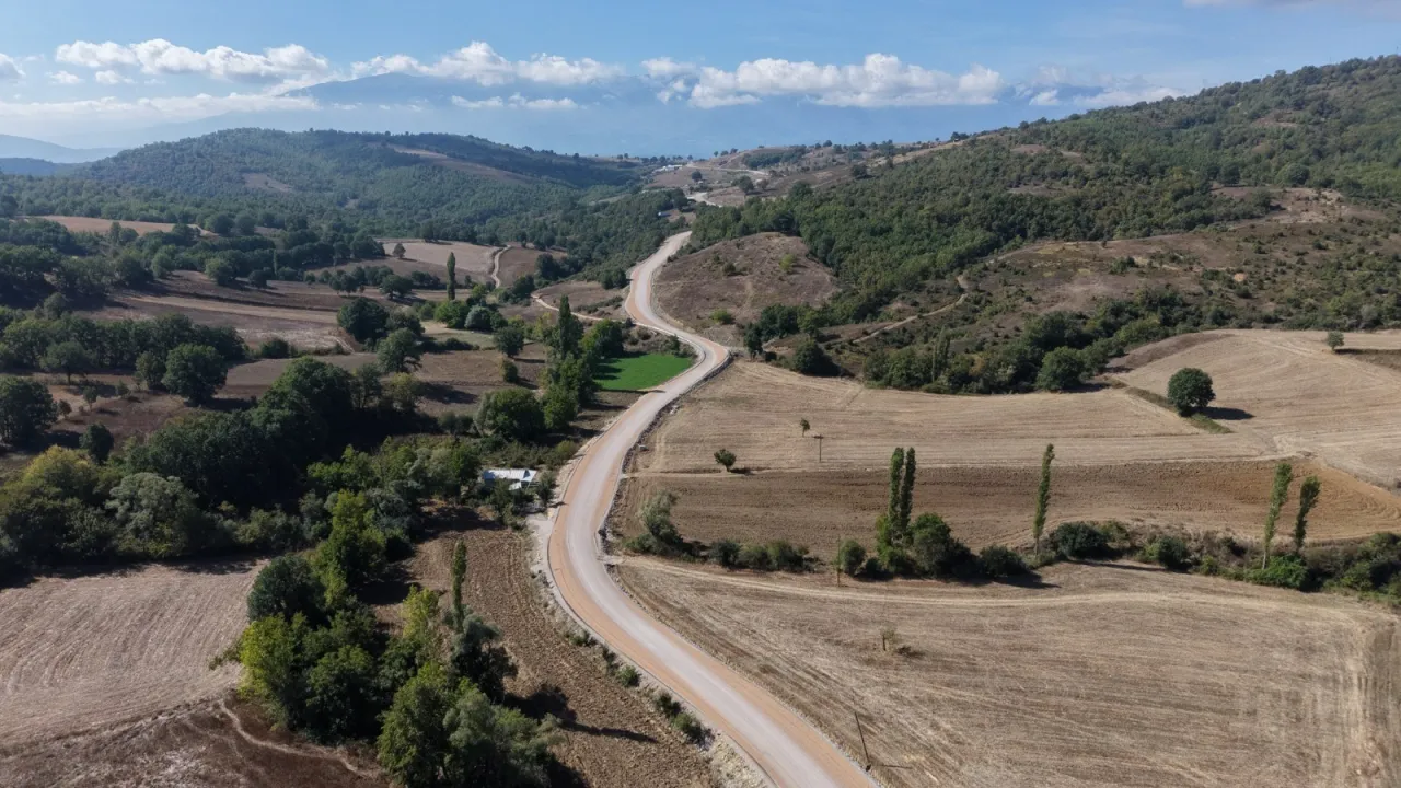 Bursa Büyükşehir Kestel’in 4 Mahallesinde 11,5 Kilometrelik Yolu Yeniledi (2)
