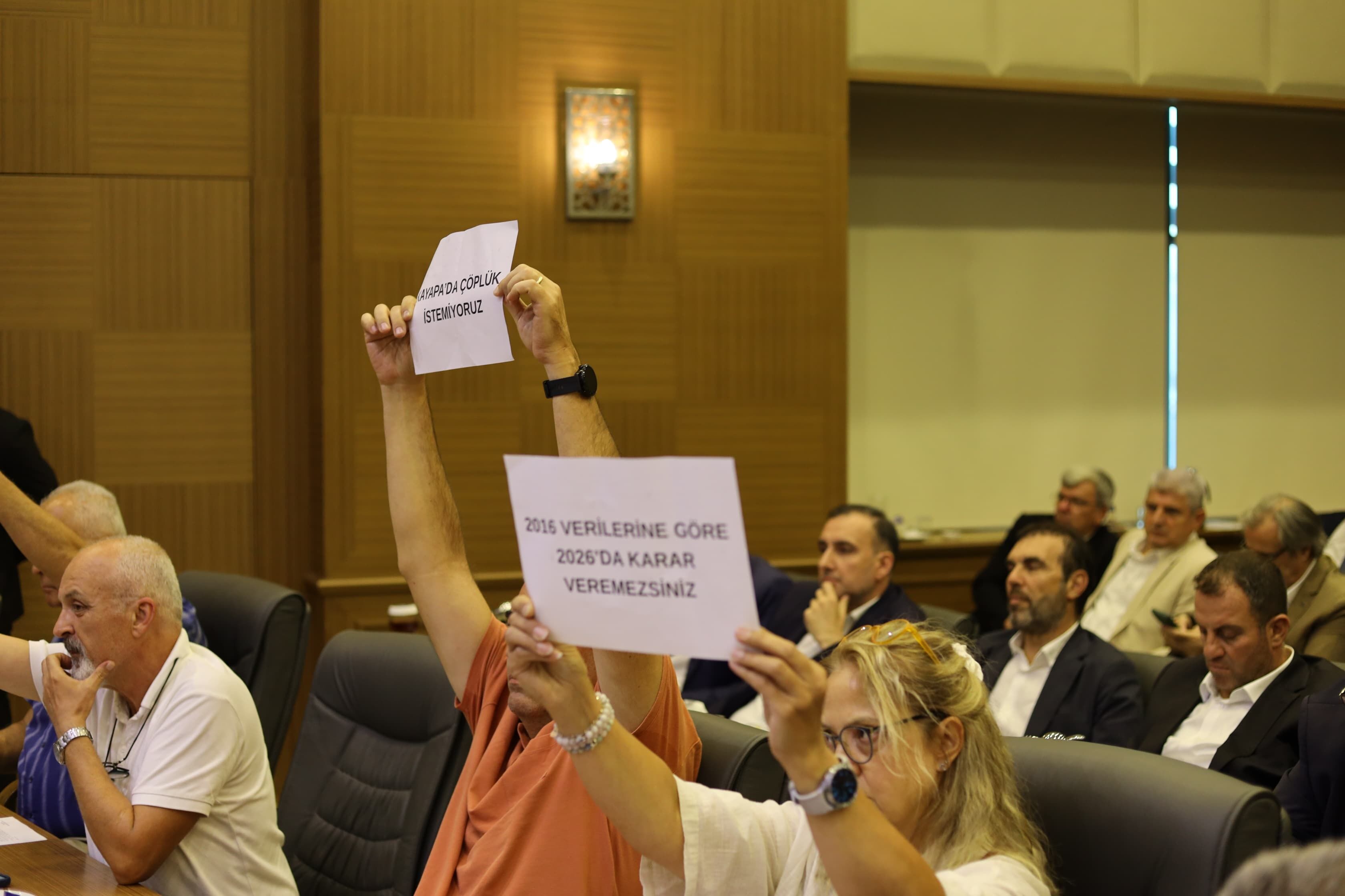 Bursa Büyükşehir Meclisi'nde Dikkat Çeken Protesto! İmar Planı Değişikliğine Tepki Gösterildi1