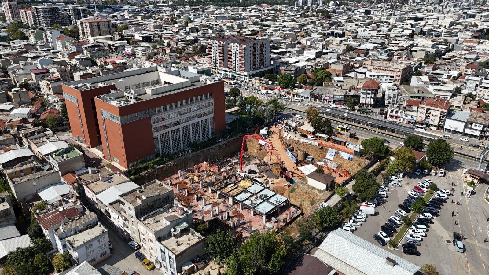 Bursa’da 2 milyar liralık kültür ve yaşam merkezinin temeli atıldı
