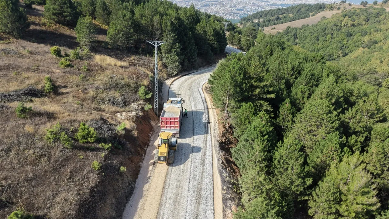 Bursa’da 3 Mahallede 15 Kilometrelik Yol Yenileniyor (2)