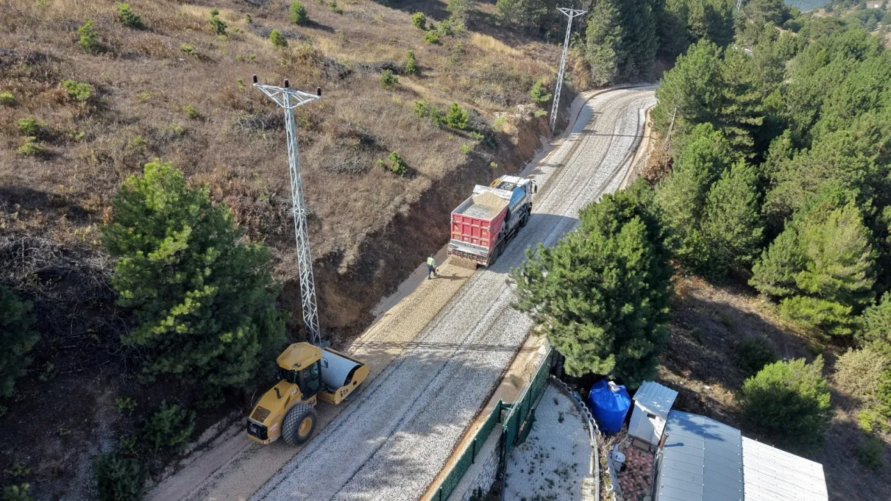 Bursa’da 3 Mahallede 15 Kilometrelik Yol Yenileniyor (3)