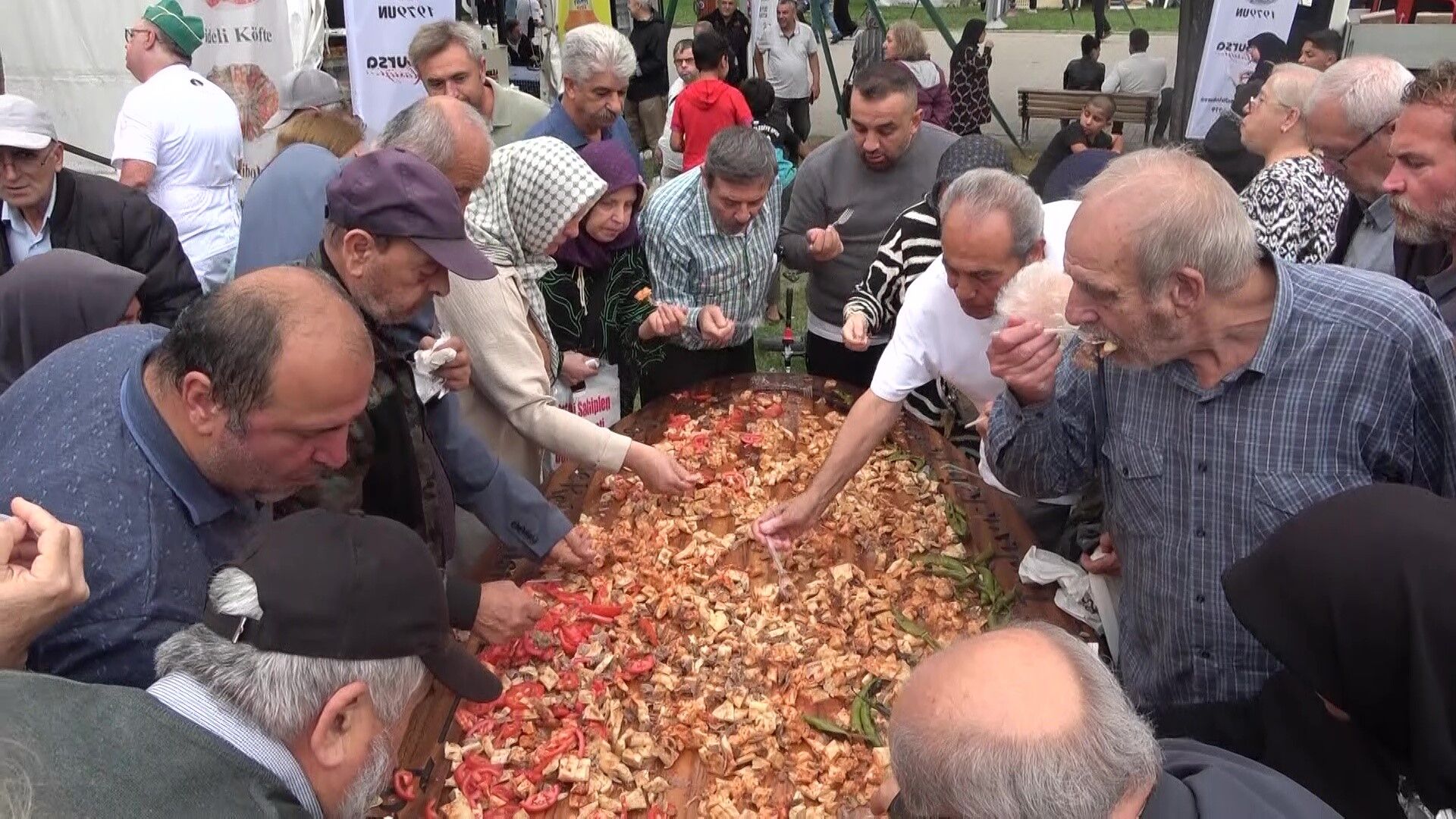 Bursa’da 3 Metrelik Döner Kebap Tabağına Yoğun Ilgi1
