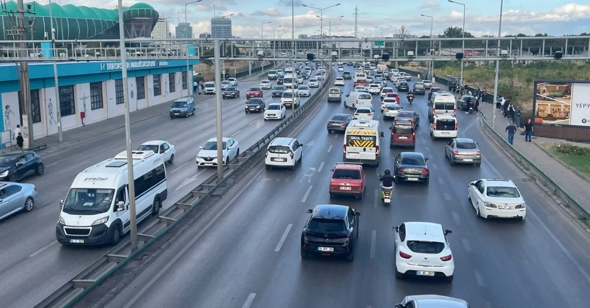 Bursa’da 598 Bin 863 Öğrenci Ders Başı Yaptı, Trafikte Beklenen Yoğunluk Yaşanmadı (2)