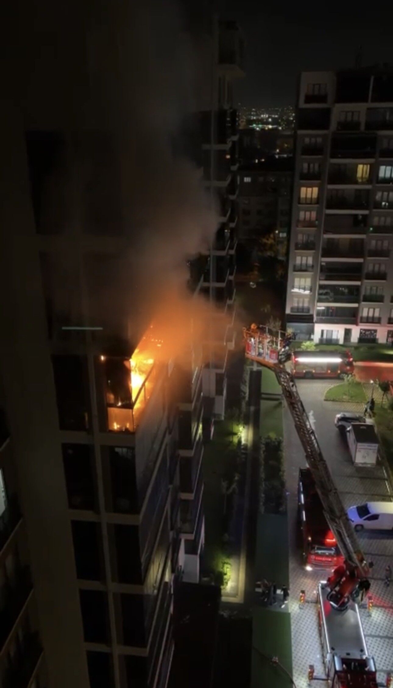 Bursa'da Apartman Dairesinde Yangın (1)