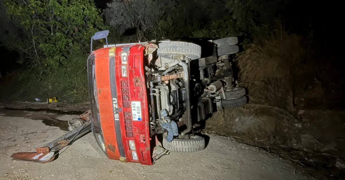 Bursa’da Iş Makinesi Devrildi Sürücü Cam Kırılarak Kurtarıldı (2)