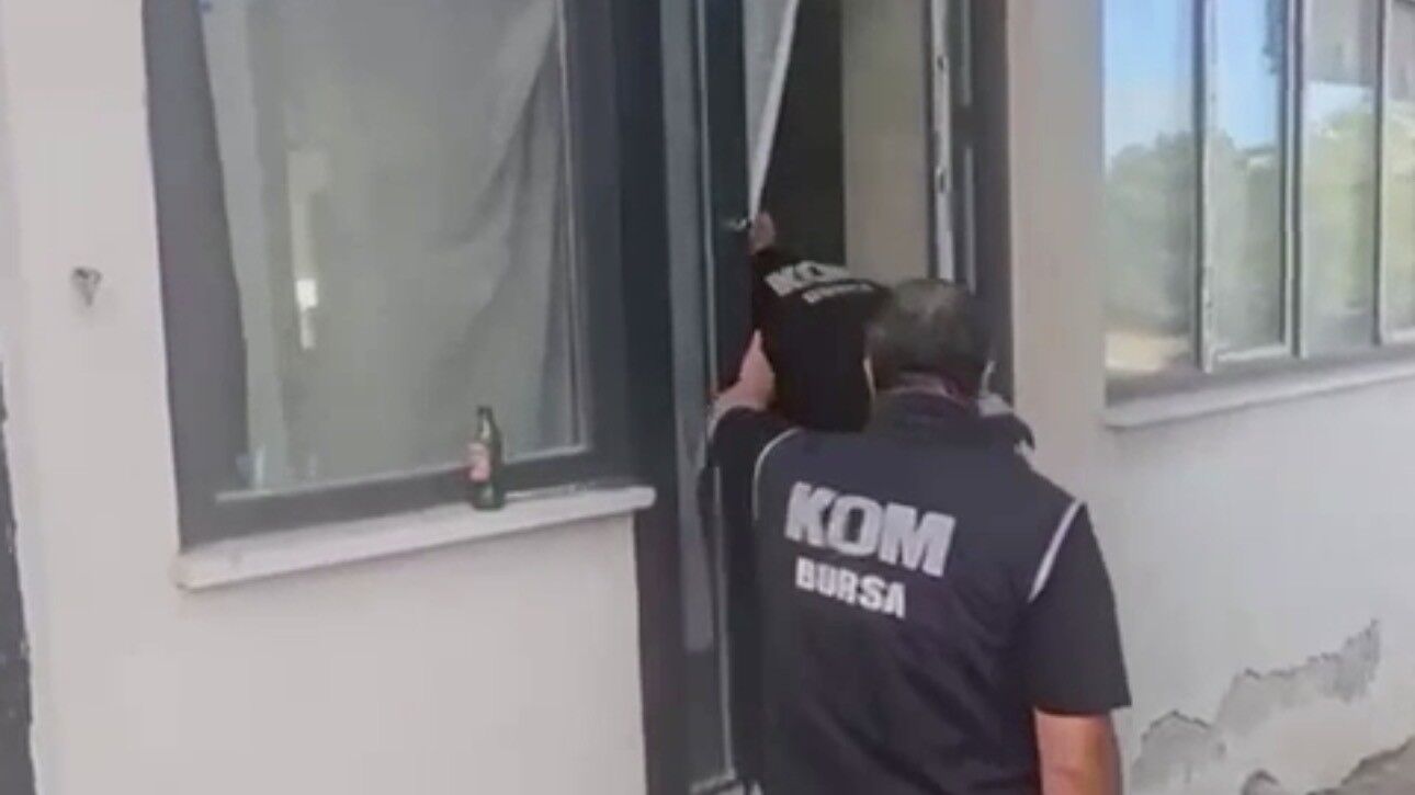 Bursa’da Milyonlarca Kaçak Makaron Ele Geçirildi! (2)