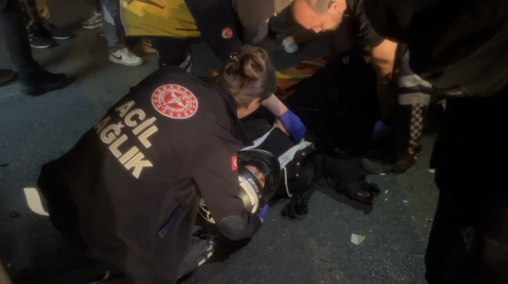 Bursa'da Motosiklet Ile Minibüs Çarpıştı 18 Yaşındaki Sürücü Ağır Yaralandı (2)