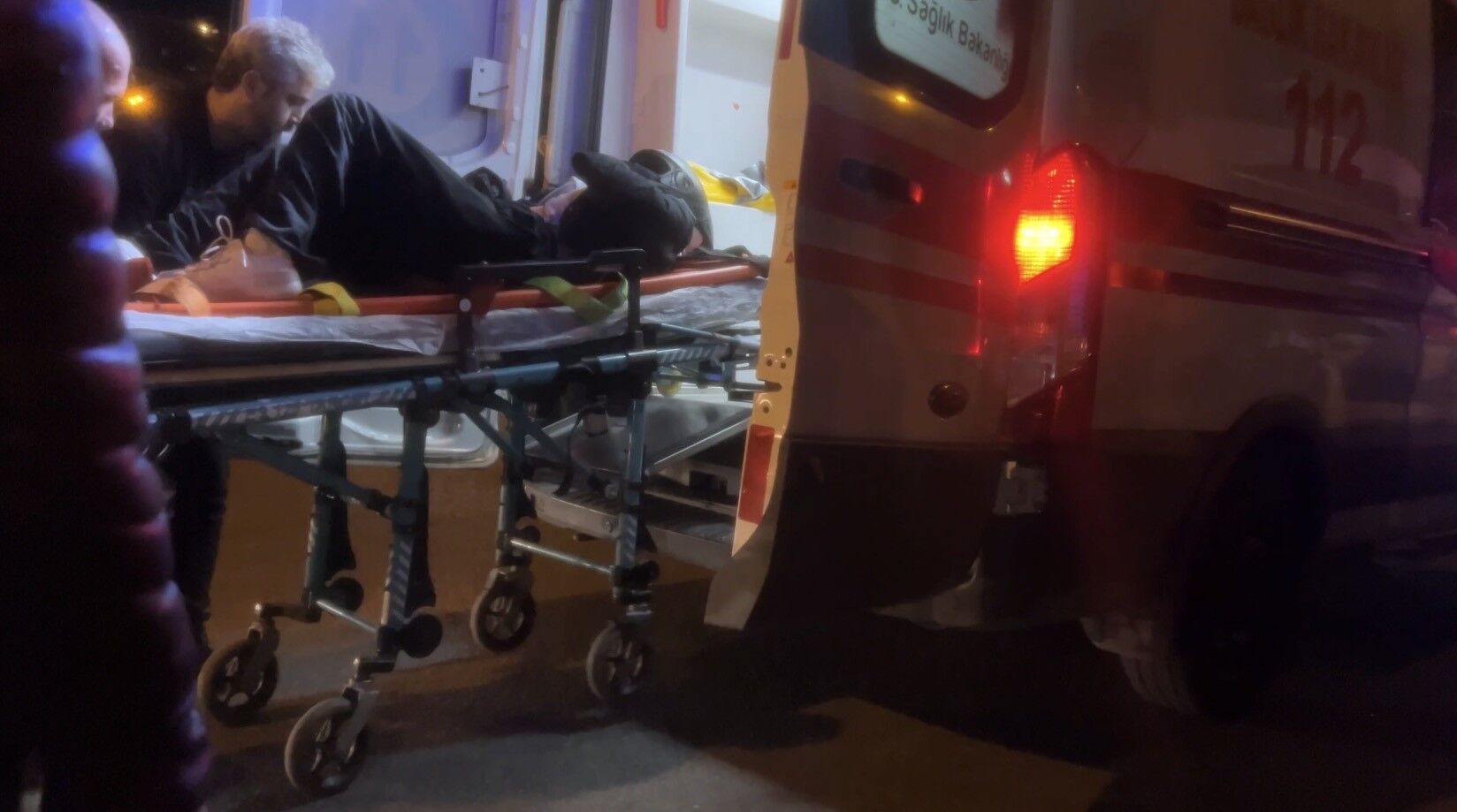 Bursa'da Motosiklet Ile Minibüs Çarpıştı 18 Yaşındaki Sürücü Ağır Yaralandı (3)
