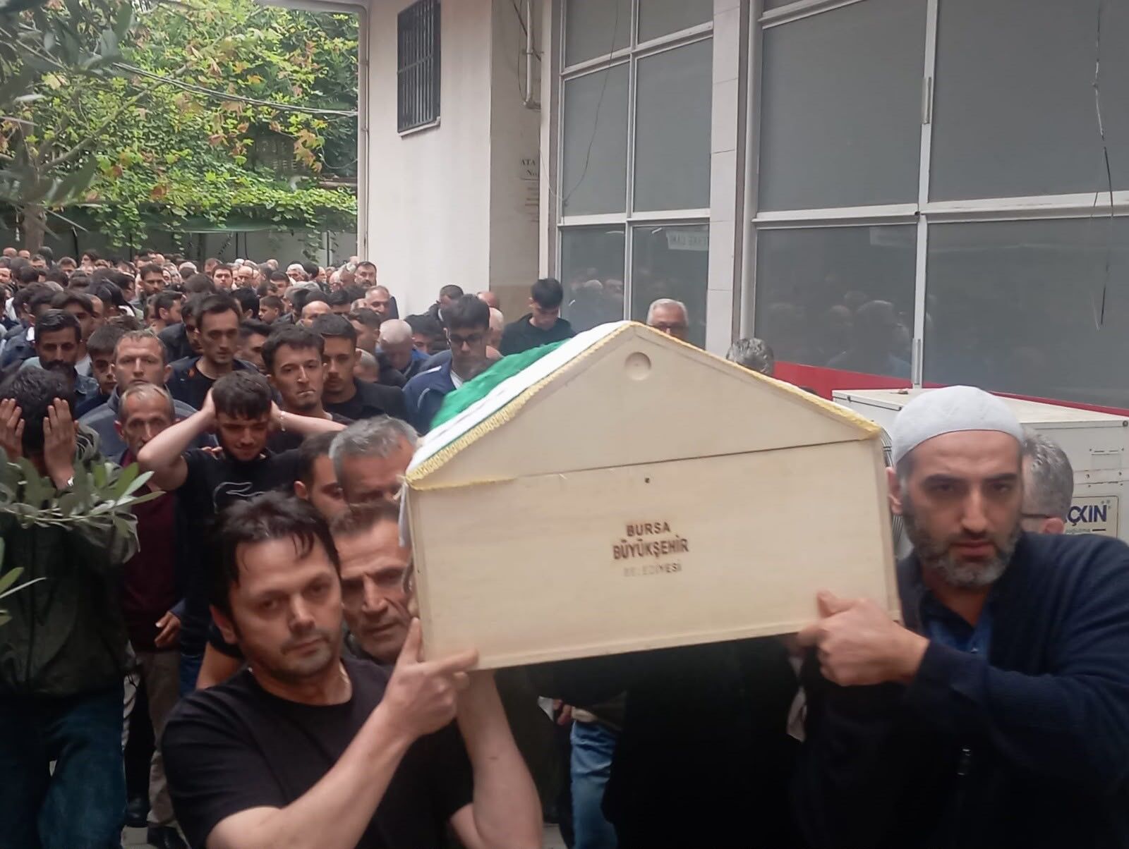 Bursa’da Motosiklet Kazasında Hayatını Kaybeden 19 Yaşındaki Burak Uysal Toprağa Verildi1