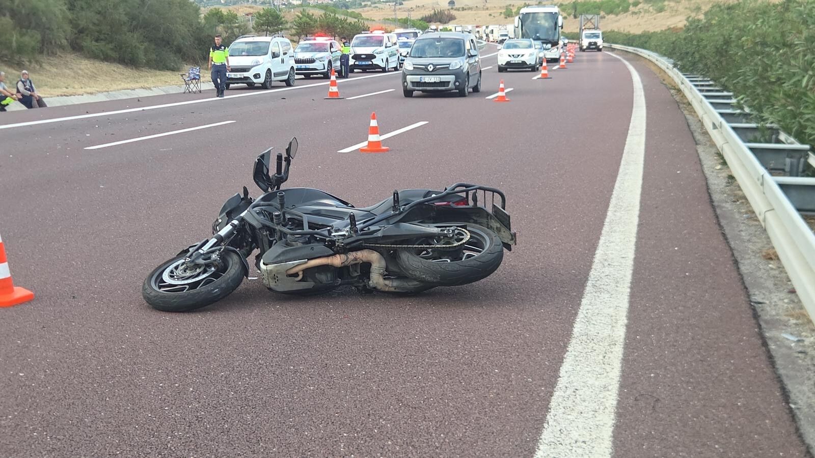 Bursa’da Otoyolda Feci Kaza Kamyona Çarpan Motosiklet Sürücüsü Hayatını Kaybetti