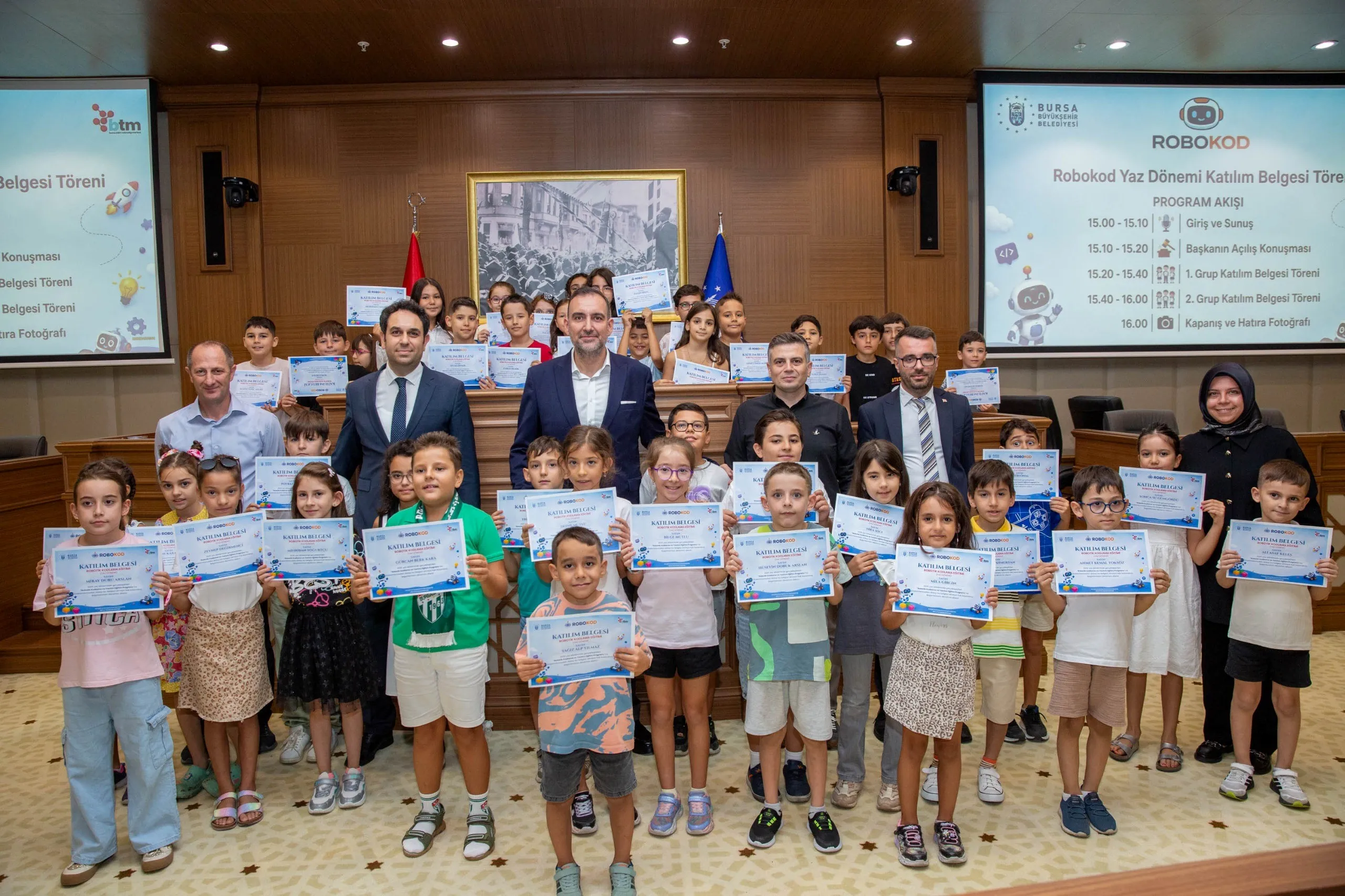 Bursa’da ROBOKOD eğitimleri tamamlandı: 120 öğrenci sertifika aldı