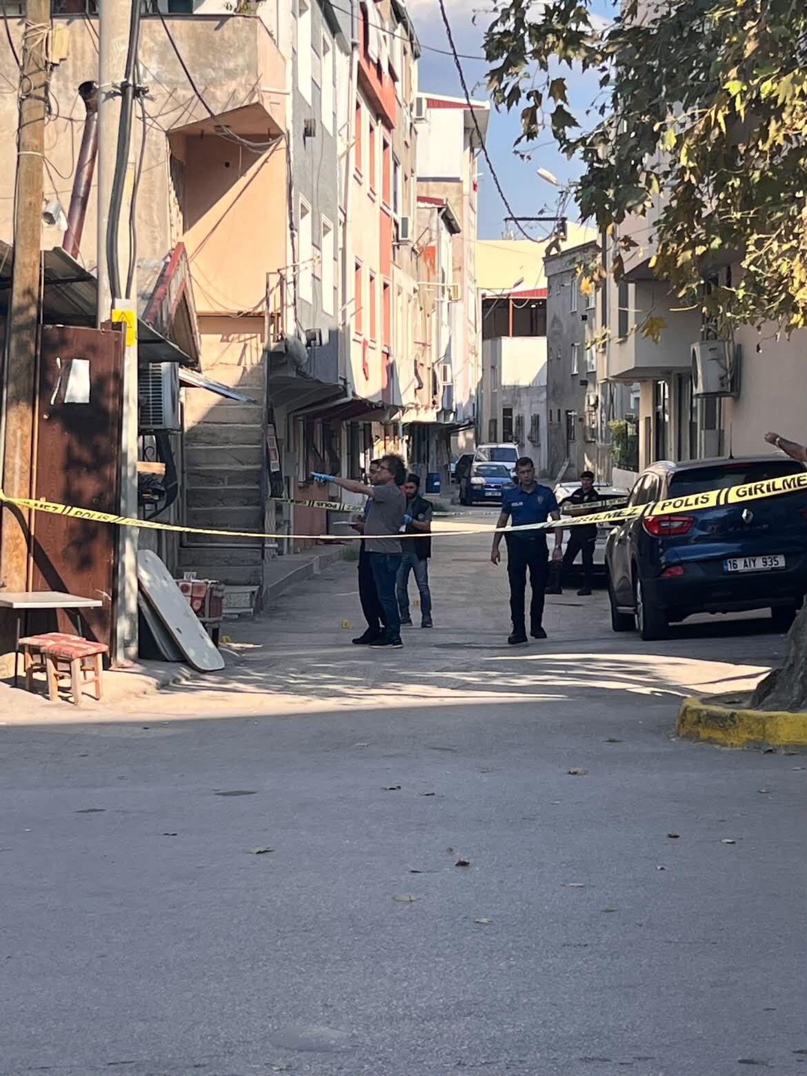 Bursa’da Silahlı Saldırı Husumetlisini Ağır Yaraladı (2)