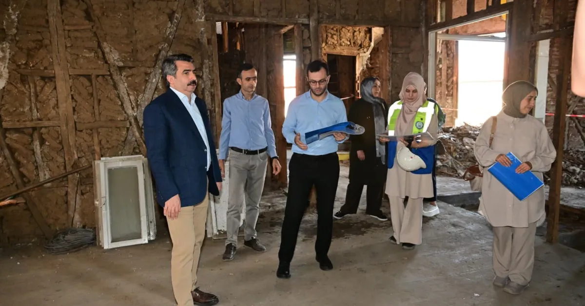 Bursa’da Tarihi Yapı Kütüphaneye Dönüşüyor Restorasyon Başladı (3)