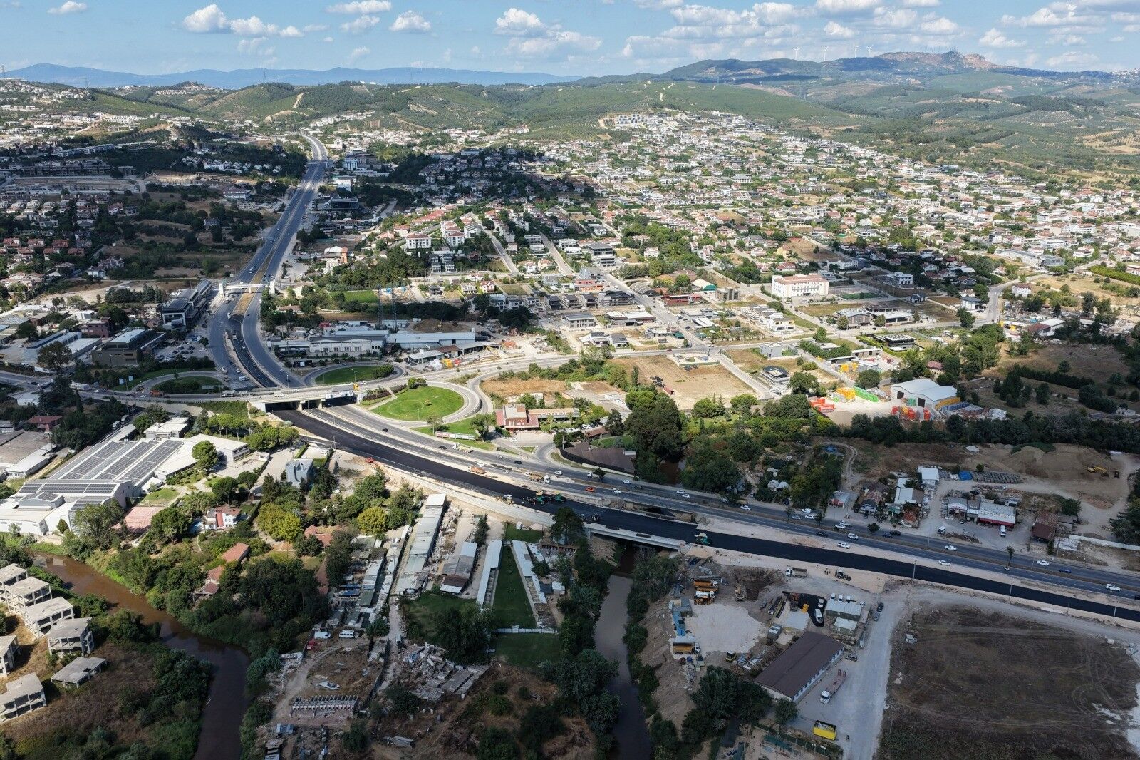 Bursa’da Ulaşım Rahatladı! Geçit Bademli Yolu Okullar Açılmadan Çift Yönlü Trafiğe Açıldı2