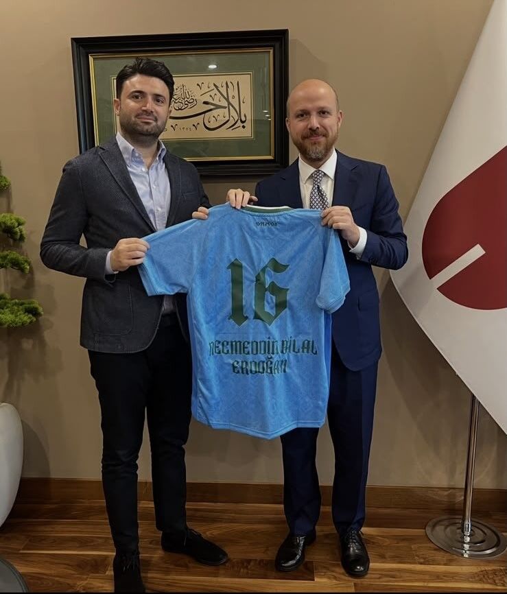 Bursaspor Başkanı Enes Çelik’ten Bilal Erdoğan’a Özel Forma