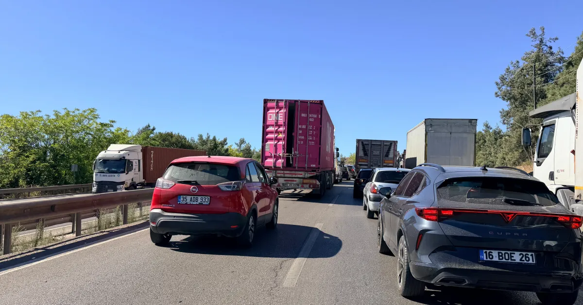 Bursa'ya Gelecekler Dikkat! Kuyruk 3 Kilometreyi Aştı (2)