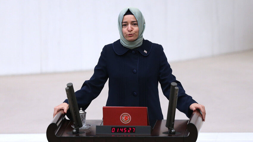 Fatma Betül Sayan İstifa Etti