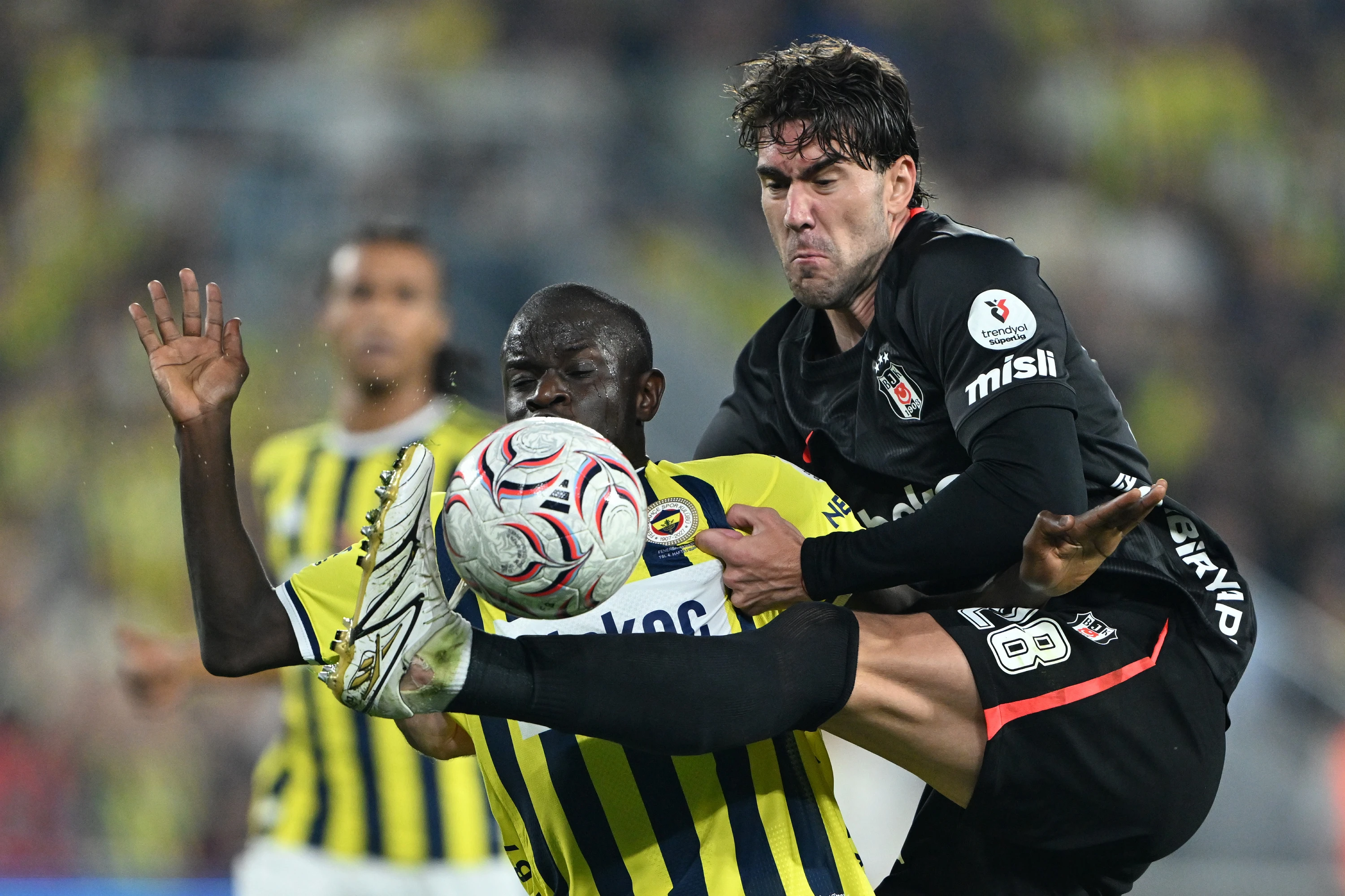 Fenerbahçe Beşiktaş Derbisinde Tartışmalı Pozisyon! Vlahovic’in Golü Neden Geçersiz Sayıldı (1)