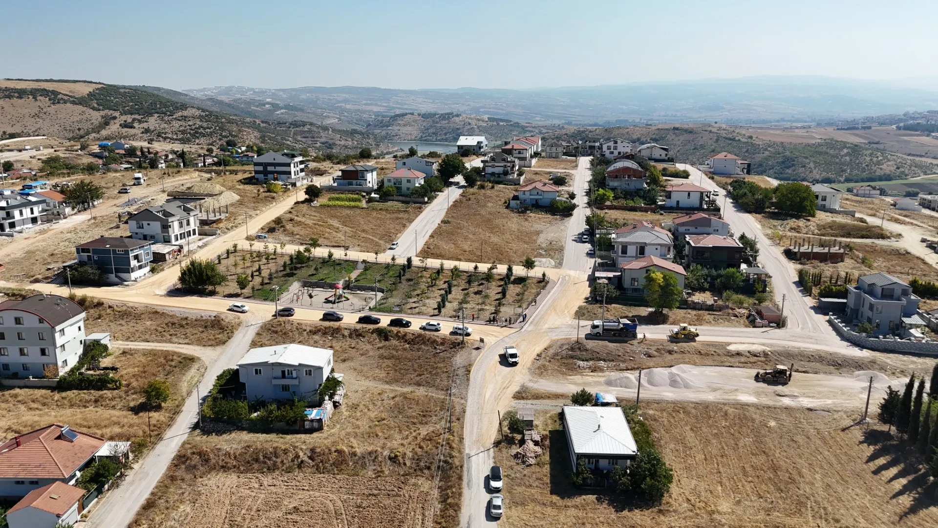 İnegöl Akhisar Mahallesi’nde 14 Sokakta Sathi Kaplama Çalışması Başladı (4)