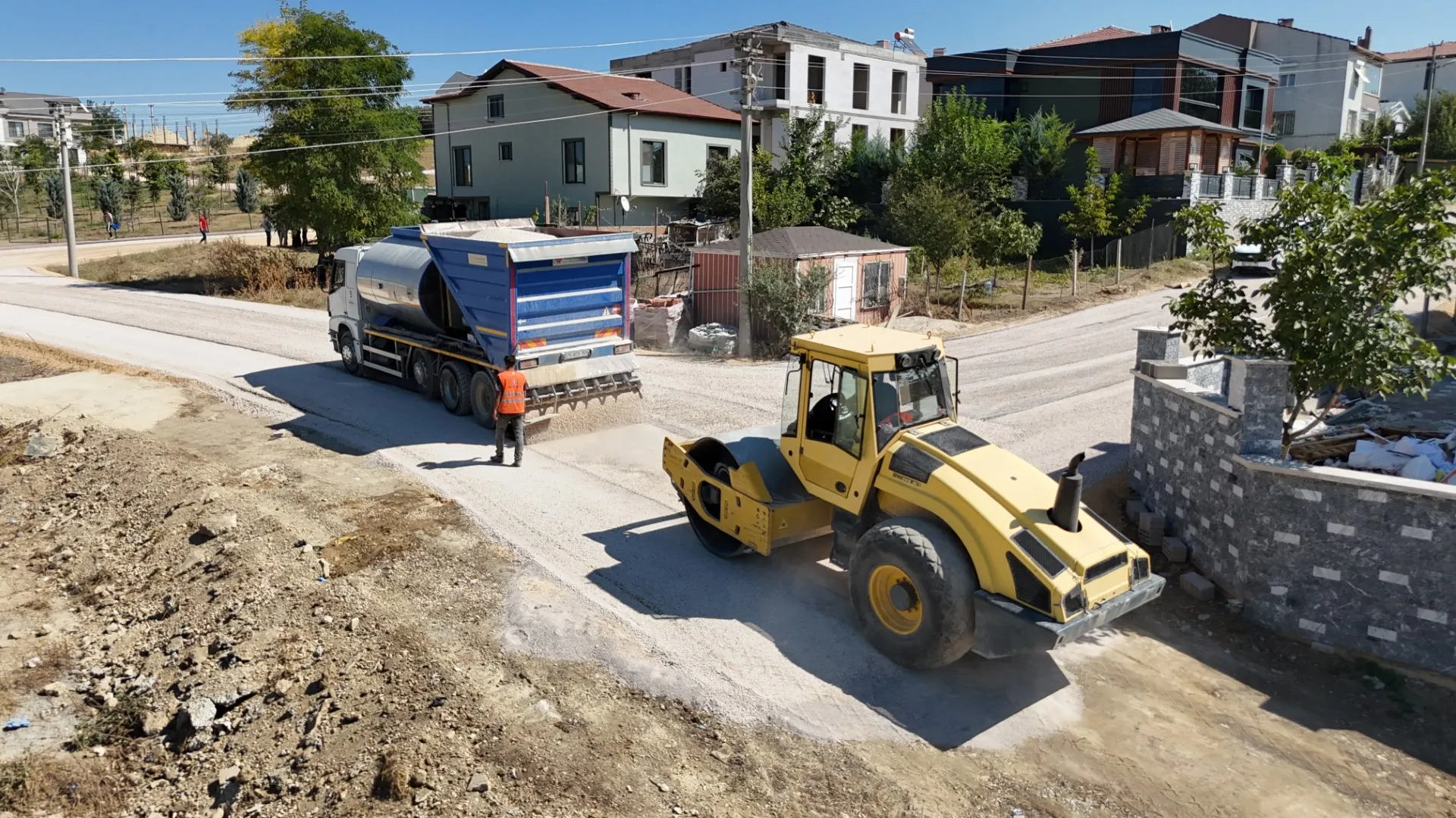 İnegöl Akhisar Mahallesi’nde 14 Sokakta Sathi Kaplama Çalışması Başladı (5)