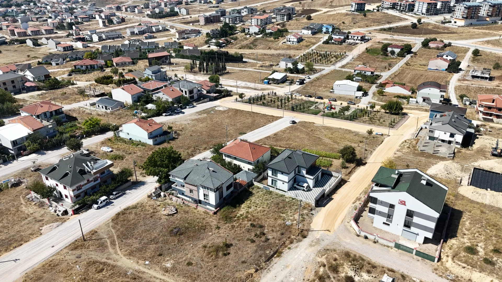 İnegöl Akhisar Mahallesi’nde 14 Sokakta Sathi Kaplama Çalışması Başladı (6)