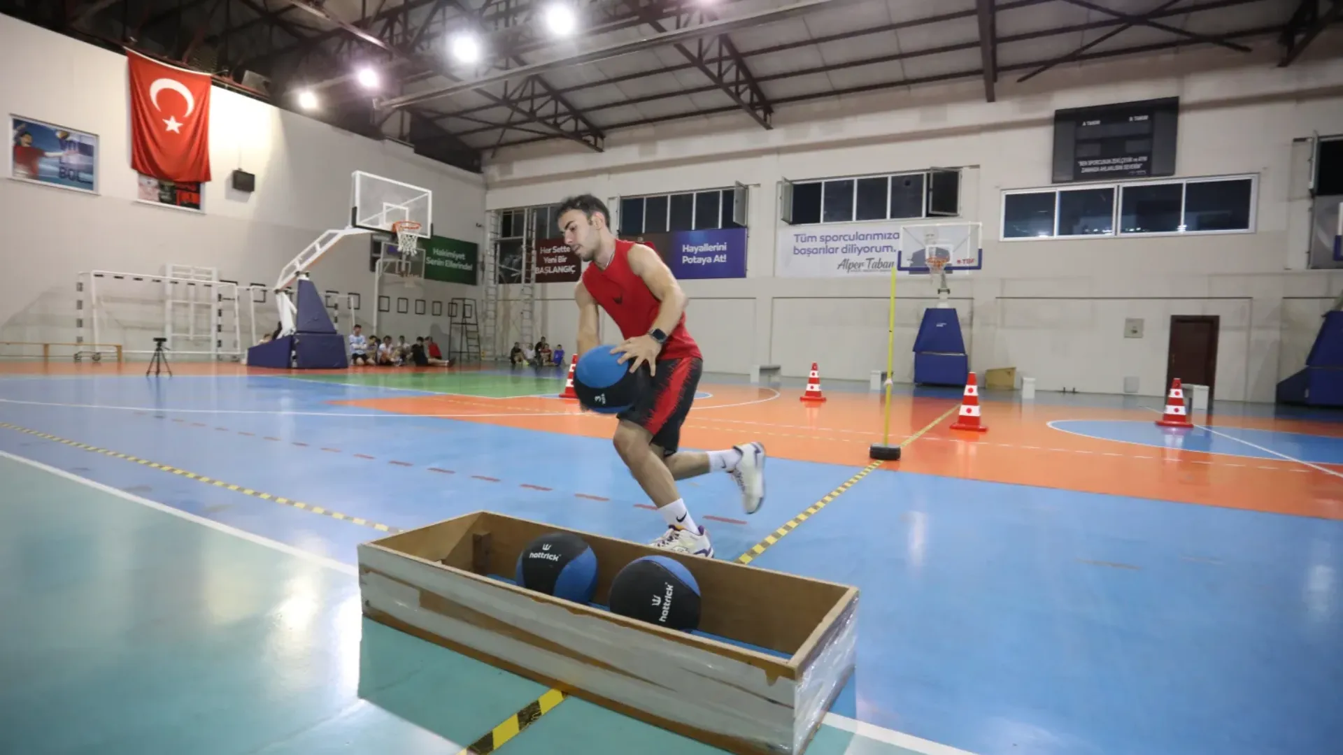 İnegöl Belediyesi Spor Faaliyetlerine Hız Kesmeden Devam Ediyor (2)