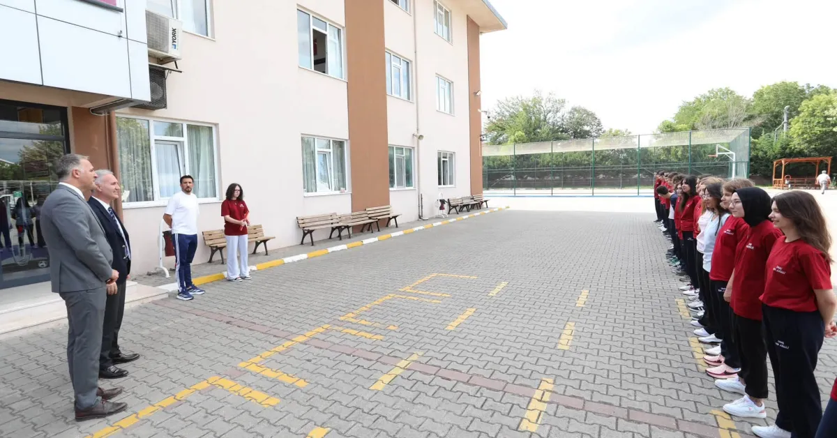İnegöl Mediha Hayri Çelik Fen Lisesi'ne Yeni Spor Sahası (3)