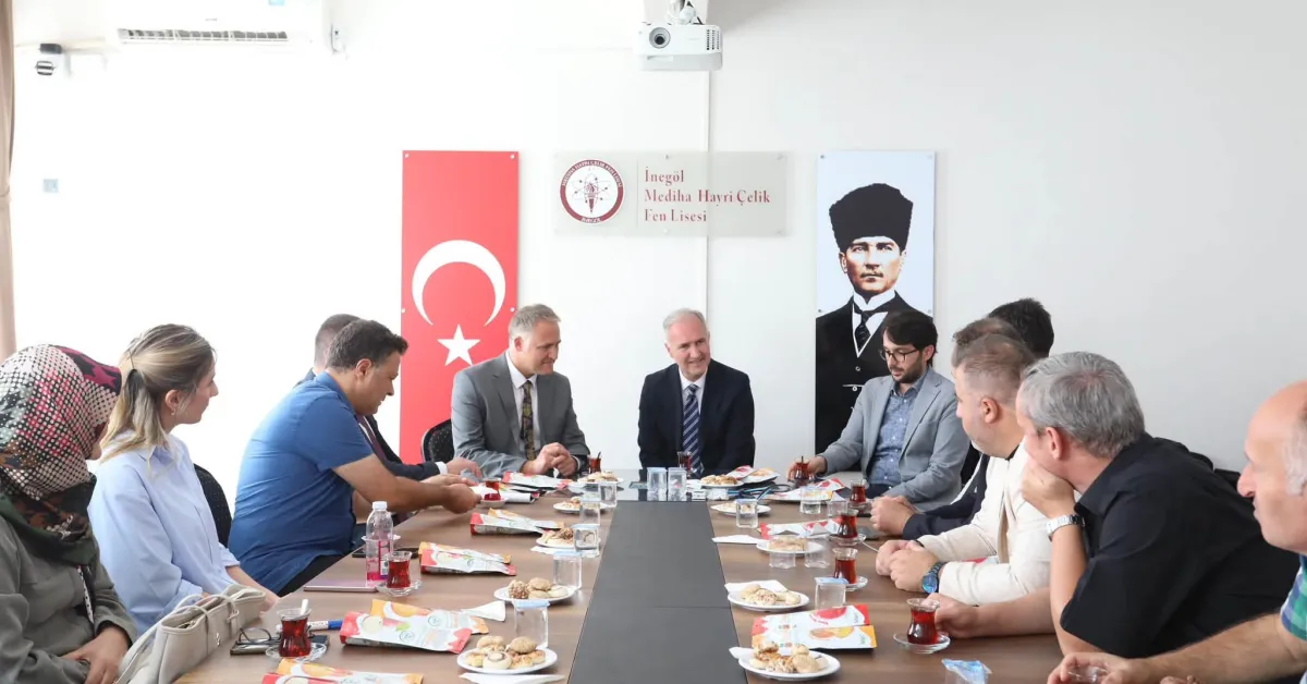 İnegöl Mediha Hayri Çelik Fen Lisesi'ne Yeni Spor Sahası (4)