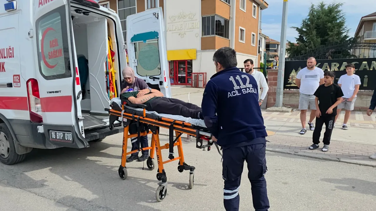İnegöl’de 3 Aracın Karıştığı Kazada 1 Kişi Yaralandı (2)