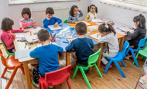 İnegöl’de Çalışan Anne Babalar Çocuklarının Bakımını Nasıl Sağlıyor?1.Jpg