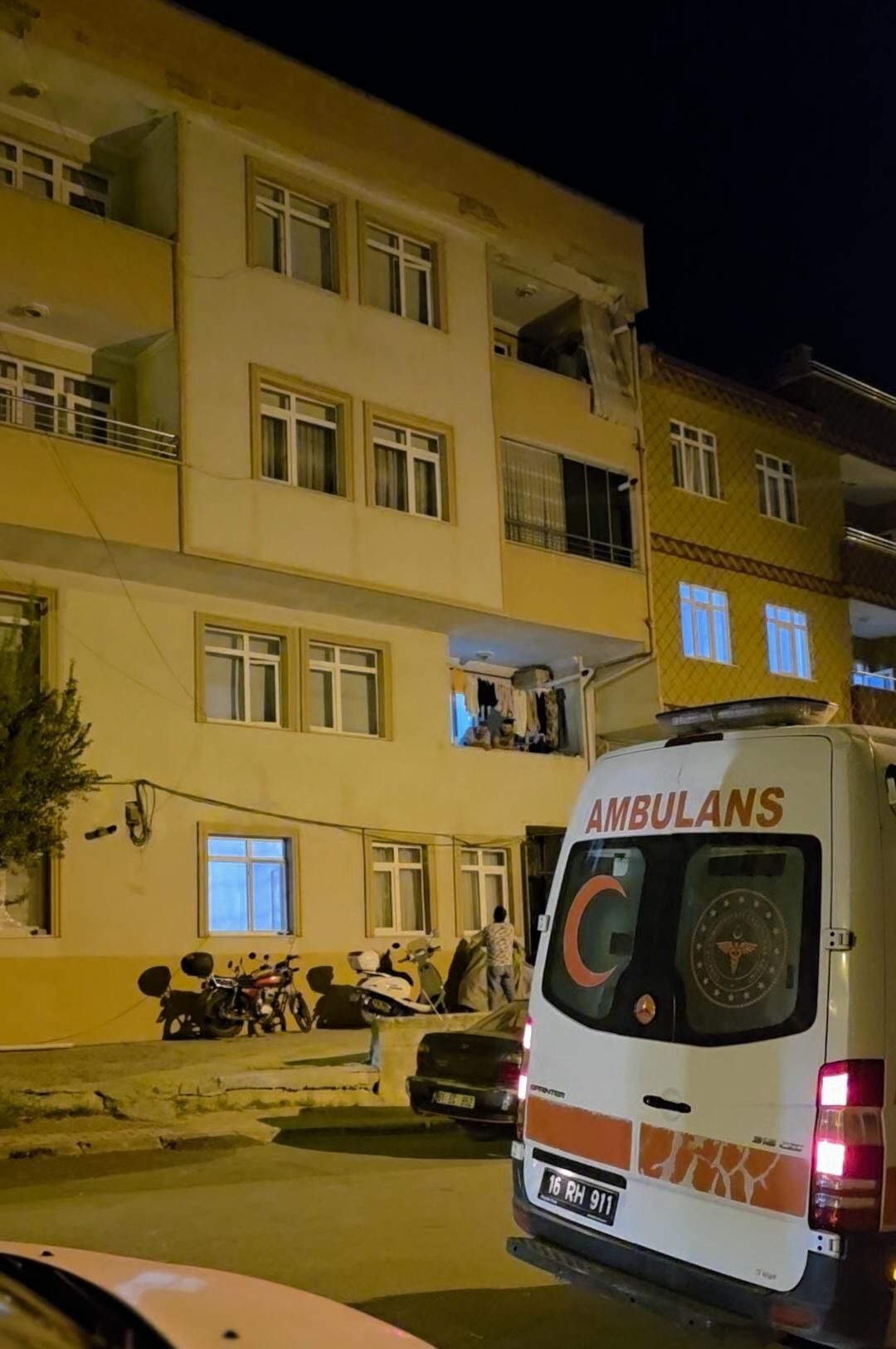 İnegöl’de Çatıdaki Kişi Paniğe Neden Oldu! İntihar Girişimi Sanıldı