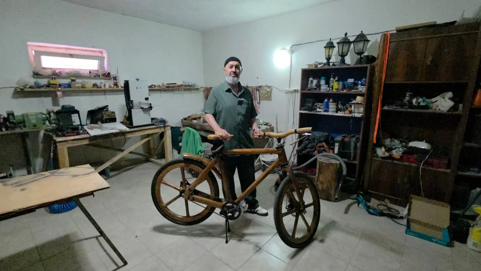 İnegöl’de Emekliliğini Üretime Dönüştürdü 400 Tespihlik Koleksiyon Ve Ahşap Bisikletler (3)